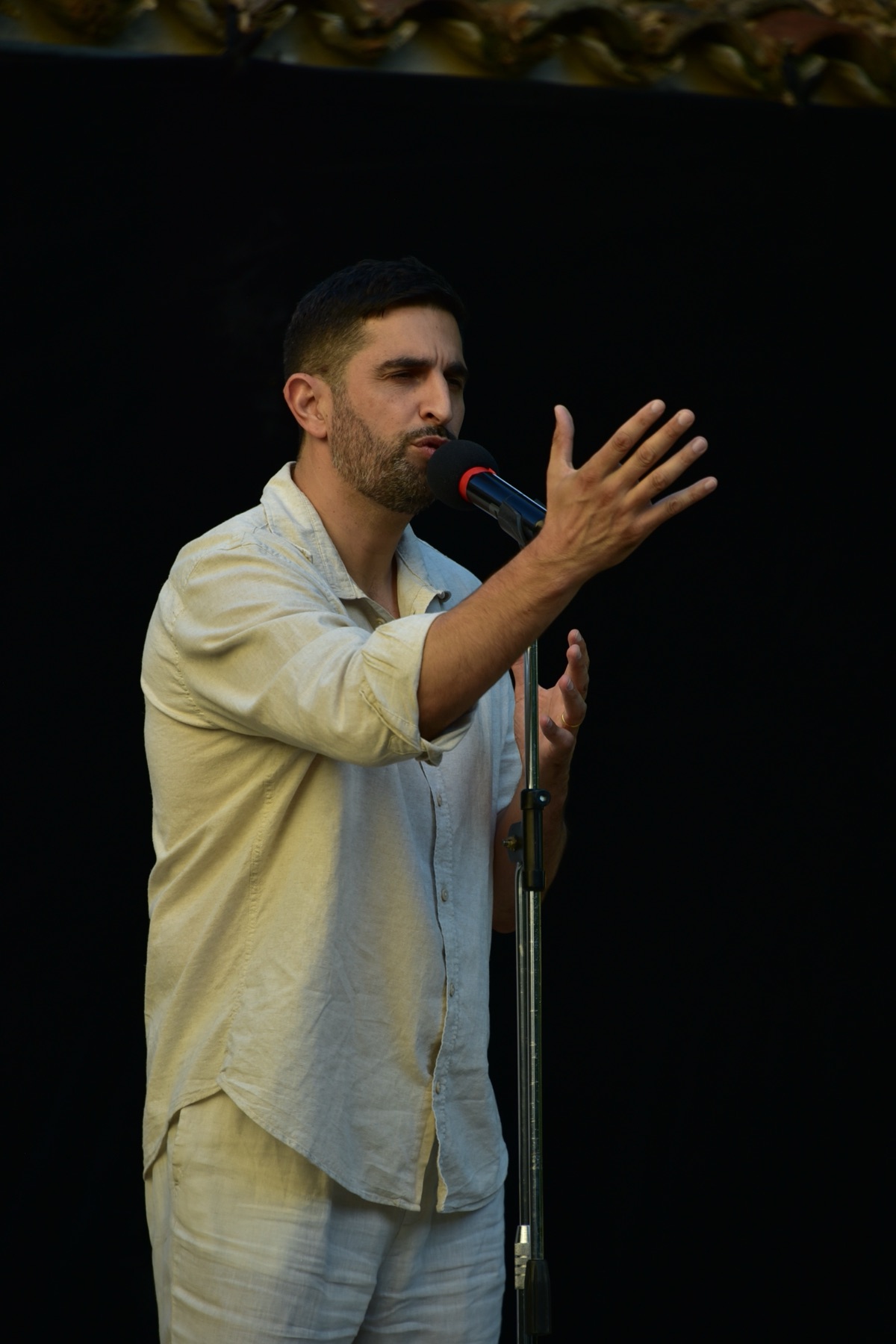 Naïm le Poète sur scène